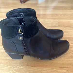 ⭐️Bundle⭐️ Clarks waterproof ankle boots